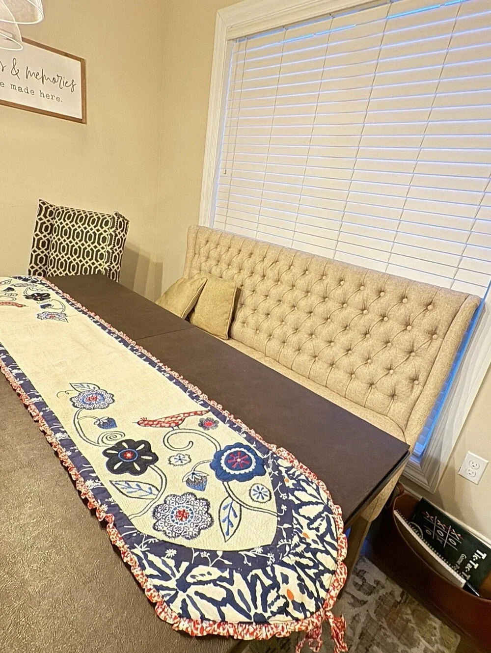 Pier 1 imports Appliqué Red Blue BIRD & Flowers Jute Table Runner  72
